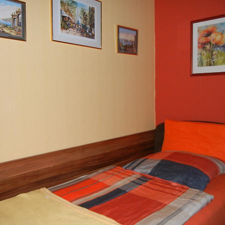 Gaestehaus Monika Hornbach Bagian luar foto