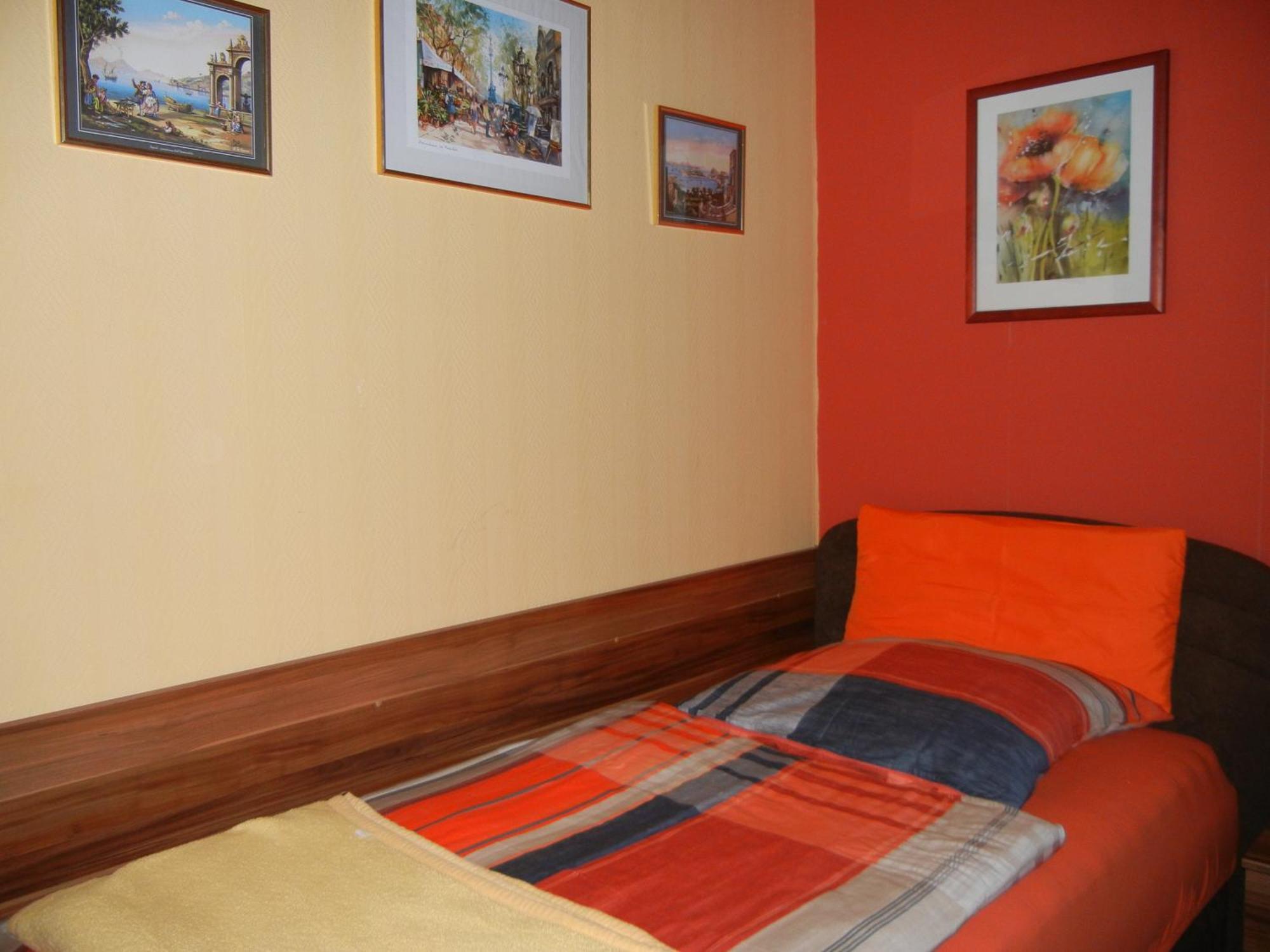 Gaestehaus Monika Hornbach Bagian luar foto