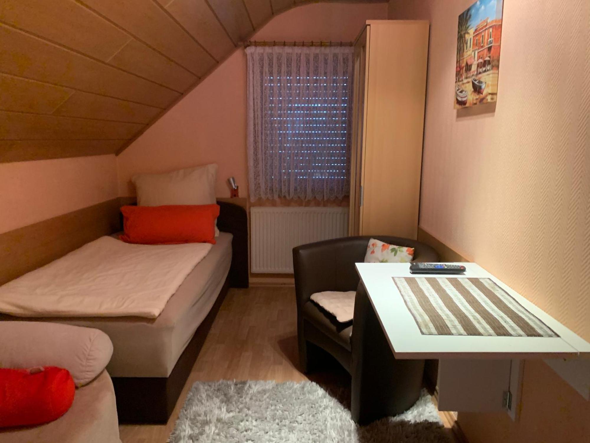 Gaestehaus Monika Hornbach Bagian luar foto