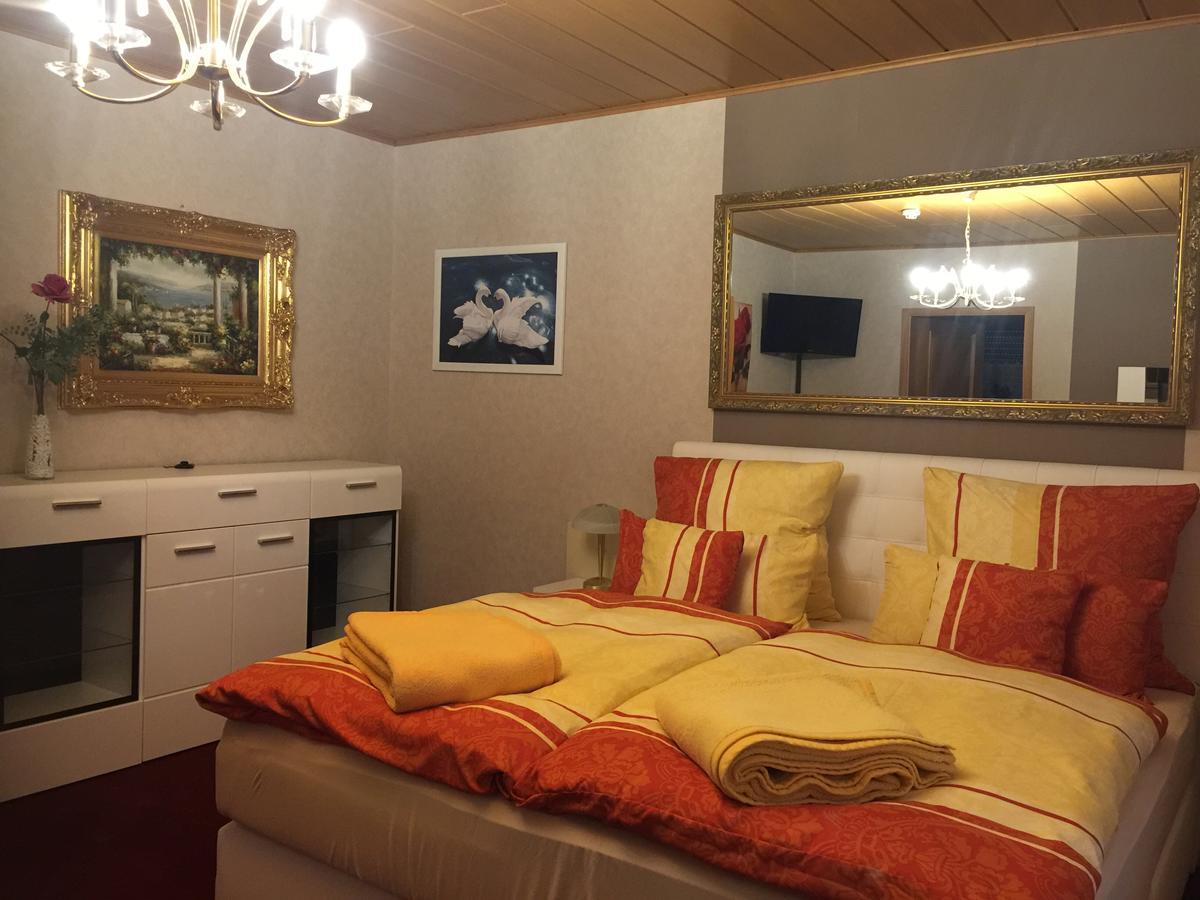 Gaestehaus Monika Hornbach Bagian luar foto